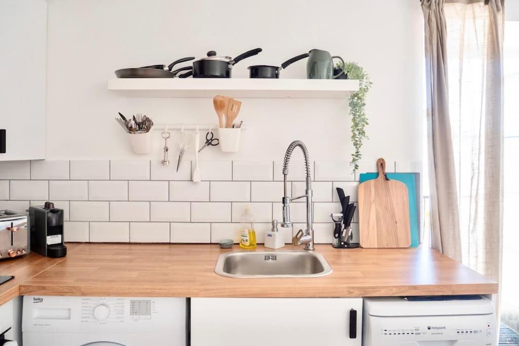 Penarth/cardiff Bay: Deluxe Flat: 10 Mins To City! Apartment Cardiff