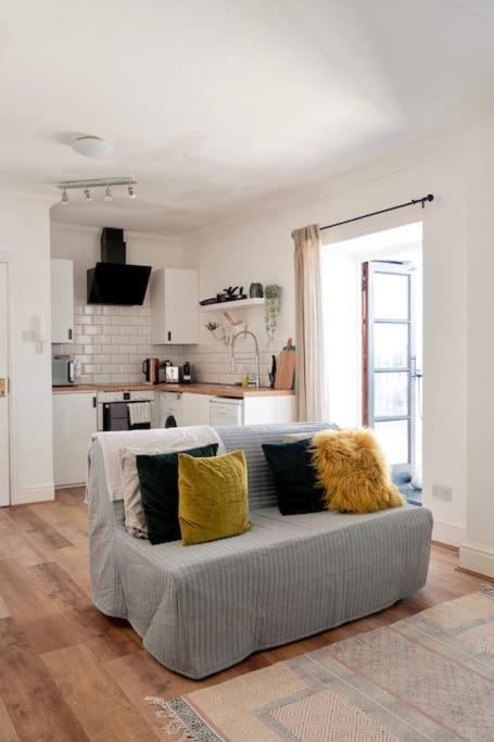 Apartment Penarth/cardiff Bay: Deluxe Flat: 10 Mins To City! *